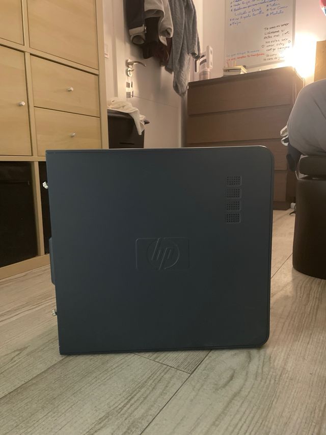 Ordenador HP Pavilion de sobremesa en buen estado.