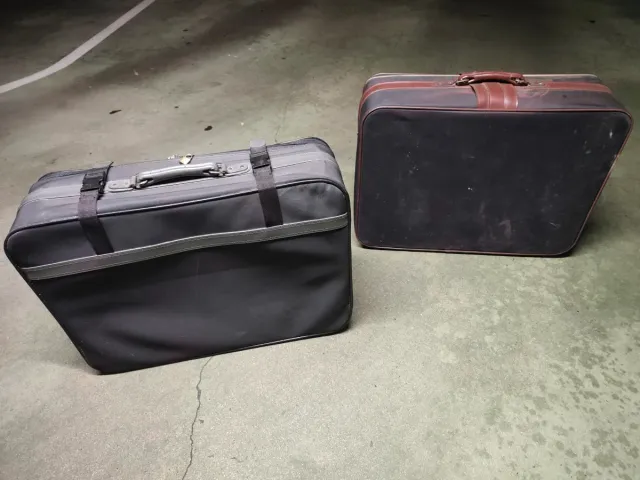 Maleta de viaje negra y marrón