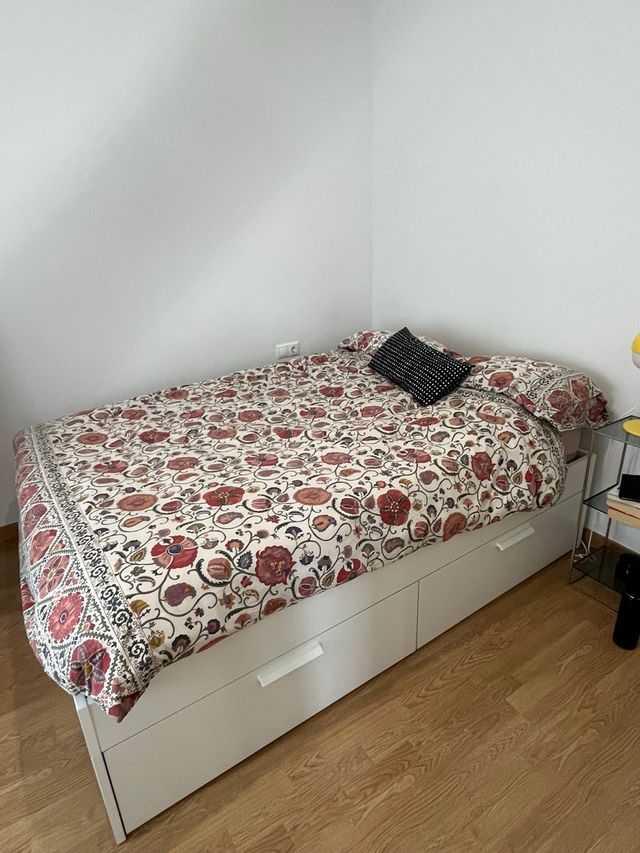 Cama Ikea Brimnes con sommier