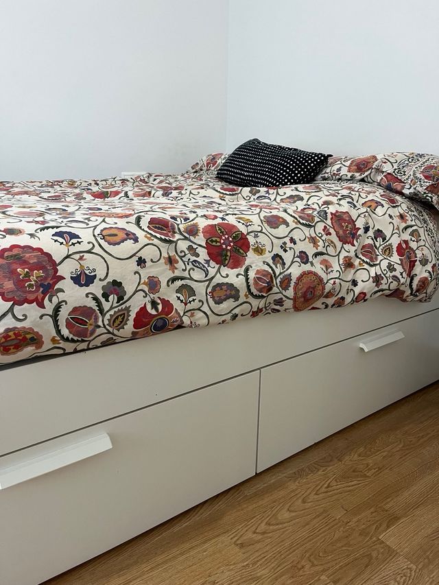 Cama Ikea Brimnes con sommier