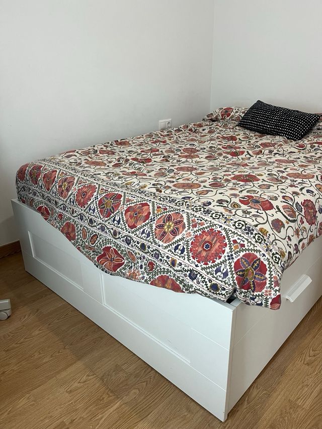 Cama Ikea Brimnes con sommier