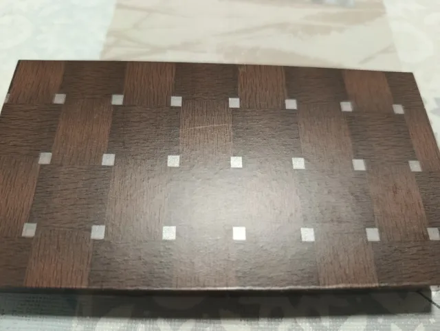 Estuche madera, con bolígrafo, llavero, cortaúñas