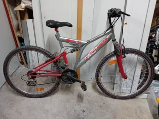Bicicleta MTB Full Racer Roja y Plateada