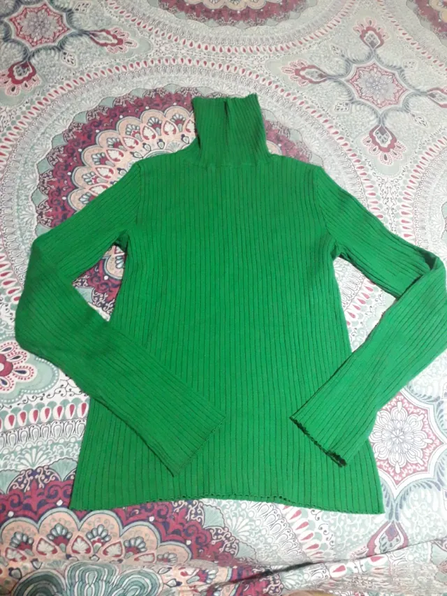 Jersey verde cuello alto