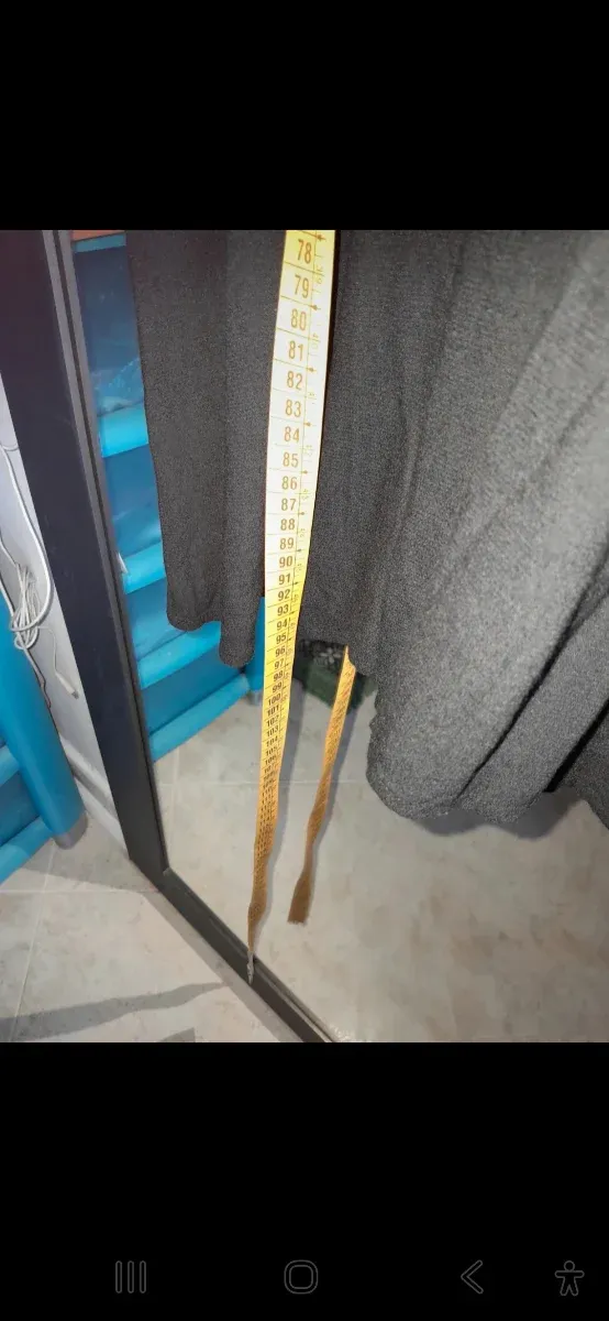 Abito nero con draghi rosa