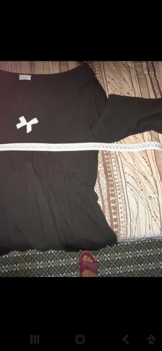 Abito nero con draghi rosa