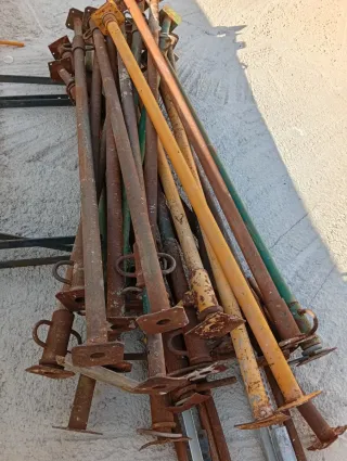 Pontales metálicos para construcción