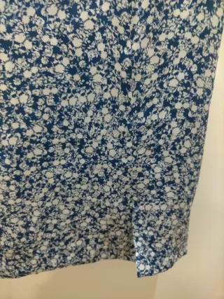 Falda mini Zara floral azul y blanco