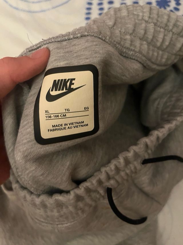 Pantalón chándal Nike gris