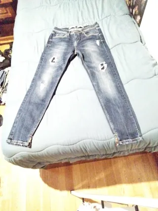 Pantalón vaquero mujer desgastado
