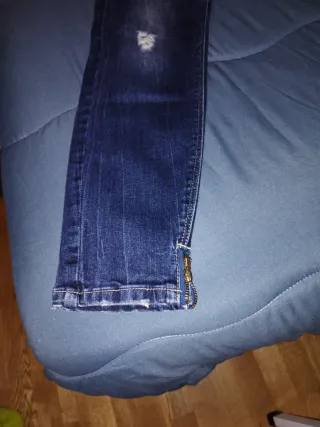 Pantalón vaquero mujer desgastado