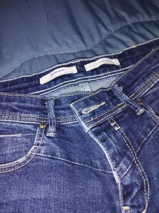 Pantalón vaquero mujer desgastado