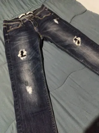 Pantalón vaquero mujer desgastado