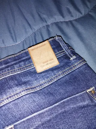 Pantalón vaquero mujer desgastado