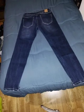 Pantalón vaquero mujer desgastado