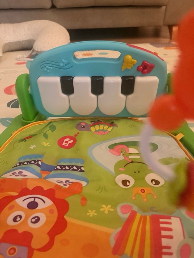 Alfombra de juegos para bebé con gimnasio
