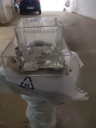 3Jarrónes de cristal y plástico