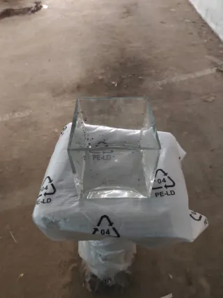 3Jarrónes de cristal y plástico