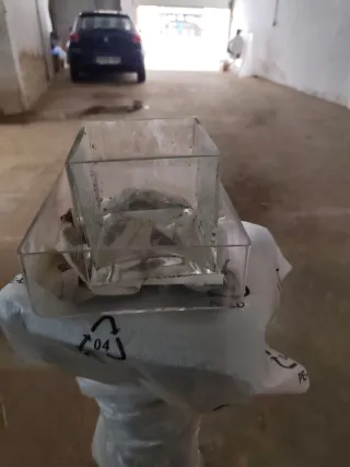 3Jarrónes de cristal y plástico