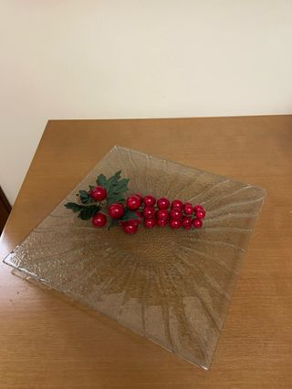 Centro de mesa cristal con bayas rojas