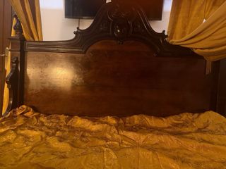 Espléndida cama de caoba con dosel