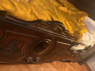 Espléndida cama de caoba con dosel