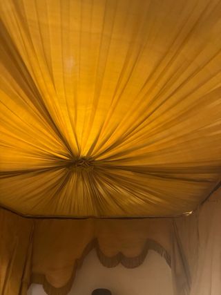 Espléndida cama de caoba con dosel