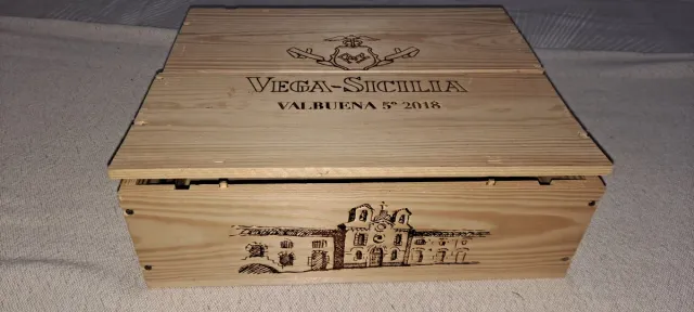 3 Cajas de Madera Vega Sicilia Valbuena 5º 2018