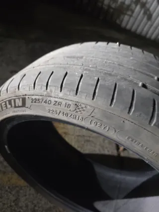 2x Michelin Pilot Sport 4 225/40 R18 92Y