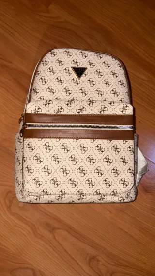 Mochila Guess Beige y Marrón