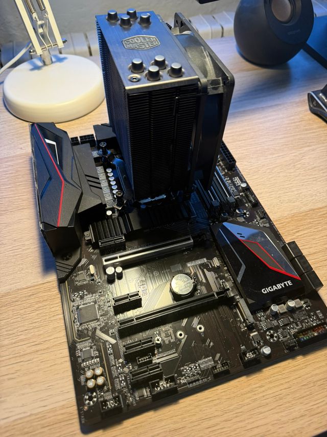 Gigabyte Z390 Gaming X + i7-9700K + Cooler Master
