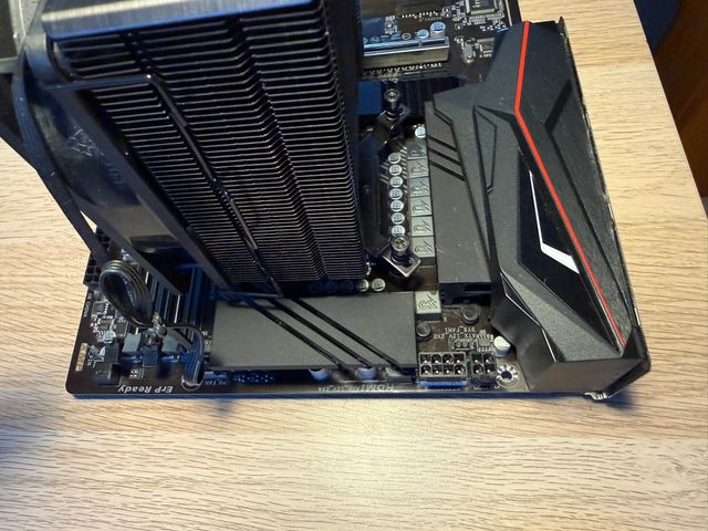 Gigabyte Z390 Gaming X + i7-9700K + Cooler Master