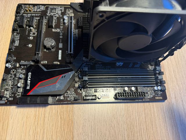 Gigabyte Z390 Gaming X + i7-9700K + Cooler Master