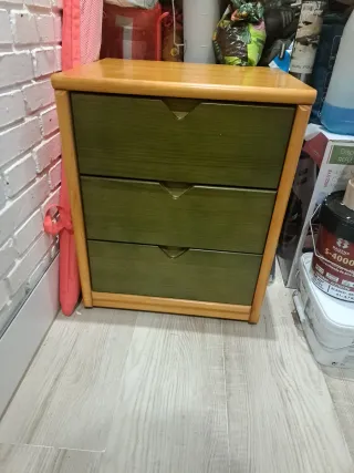 Cajonera de pino con 3 cajones