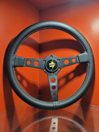 Volante Momo Prototipo Negro Piel Blanca