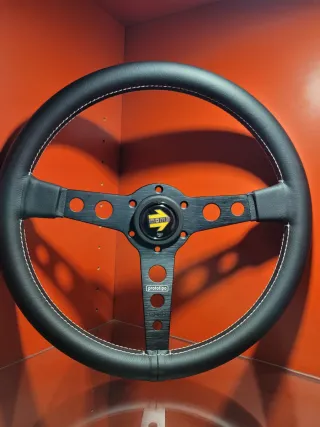 Volante Momo Prototipo Negro Piel Blanca