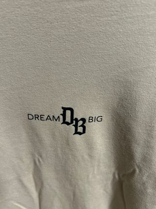 Camiseta Beige Bershka con Logo DB