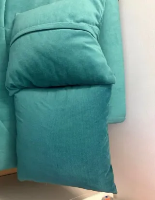 Sofá Cama Teal con Cojines
