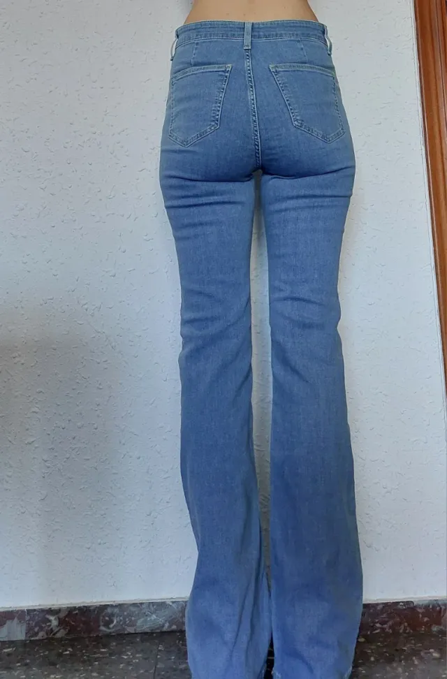 Pantalones vaqueros acampanados 38