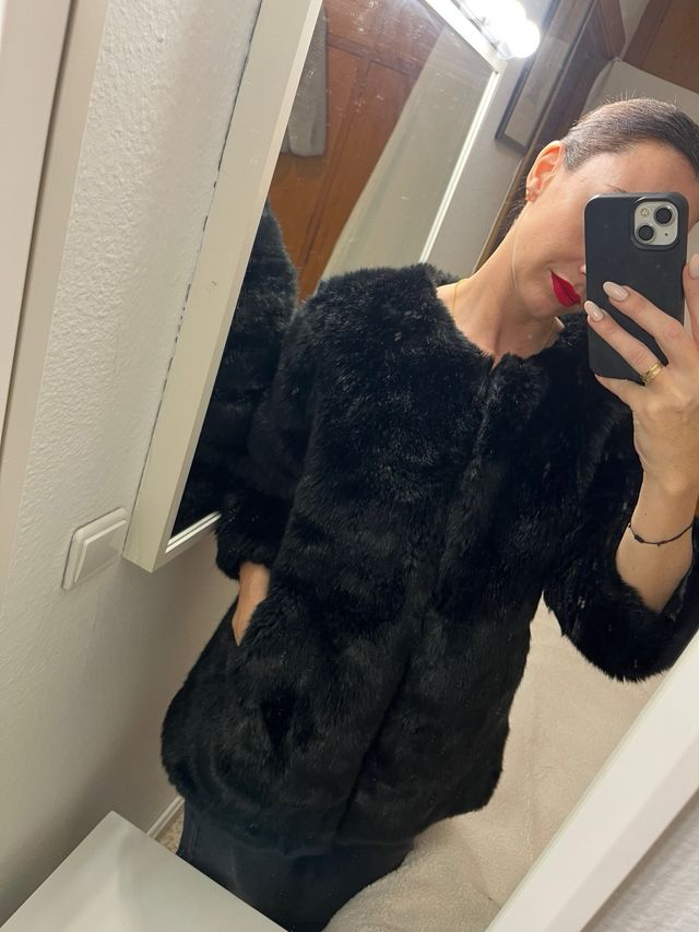 Abrigo pelo sintético negro talla única