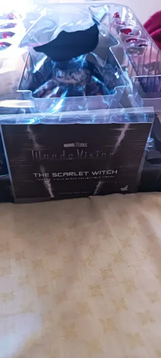 Hot Toys TMS036 WandaVision - La Bruja Escarlata 1