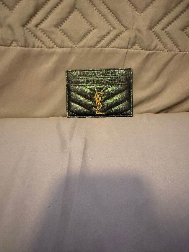 Tarjetero Yves Saint Laurent negro y dorado