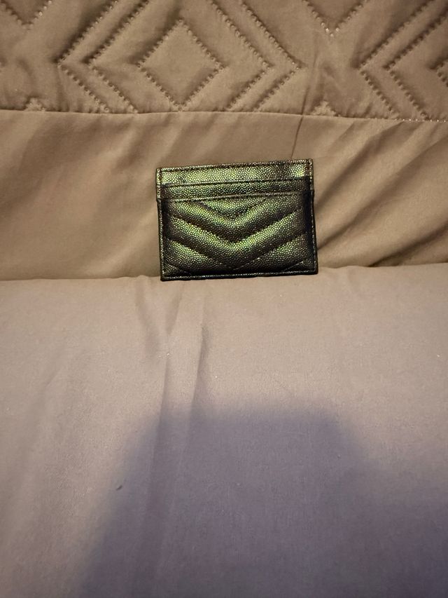 Tarjetero Yves Saint Laurent negro y dorado