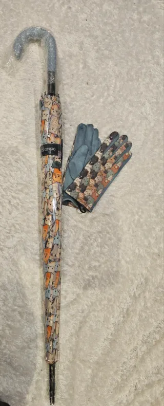 Paraguas y guantes con estampado de gatos