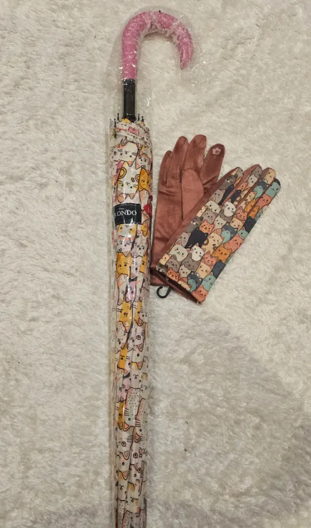 Paraguas y guantes con estampado de gatos
