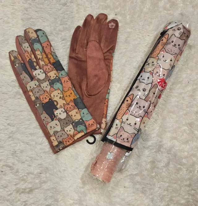 Paraguas y guantes con estampado de gatos