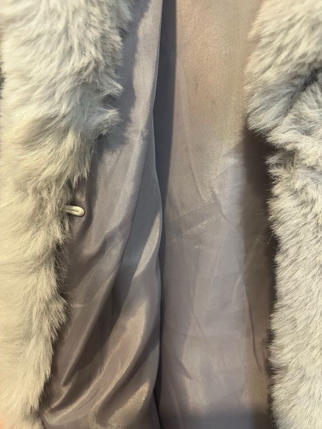 Abrigo pelo sintético gris talla única