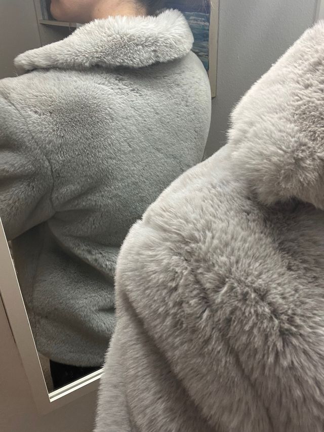 Abrigo pelo sintético gris talla única