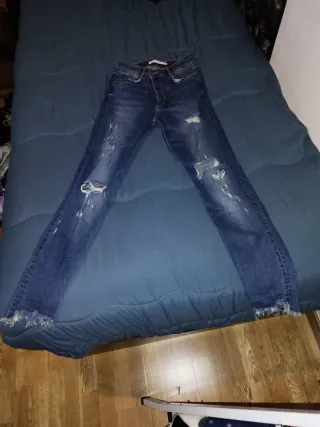 Pantalón vaquero mujer desgastado