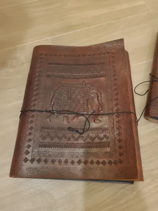 Conjuntos de cuadernos de piel con diseño grabados